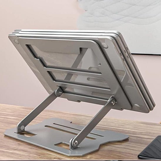 Support pc portable sur bureau avec ordinateur ferme