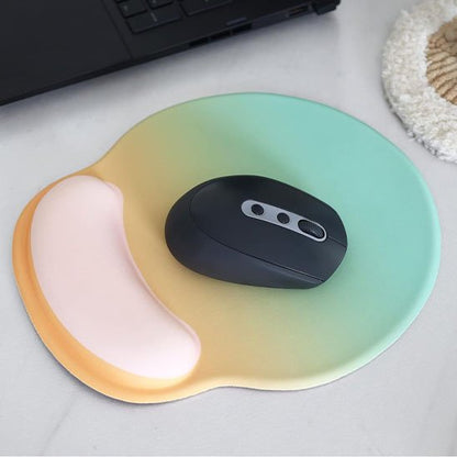 tapis de souris ergonomique abricot et vert avec souris et ordinateur portable