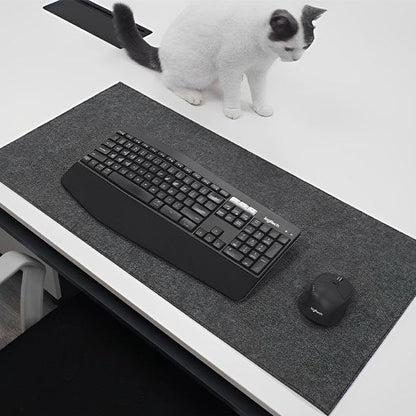 tapis de souris XXL sur bureau avec clavier souris et chat