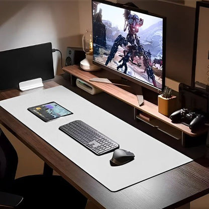 tapis de souris XXL sur bureau avec clavier souris devant ecran