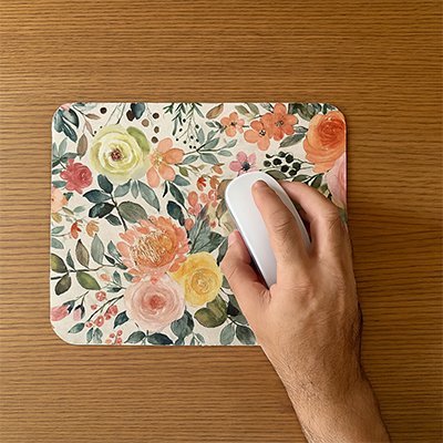 tapis souris floral avec main dirigeant souris